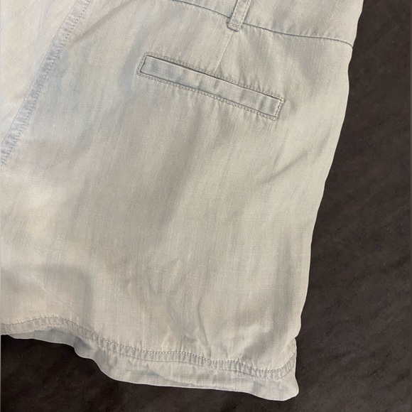 Gentle Fawn pleated light-wash denim shorts - Picture 9 of 12